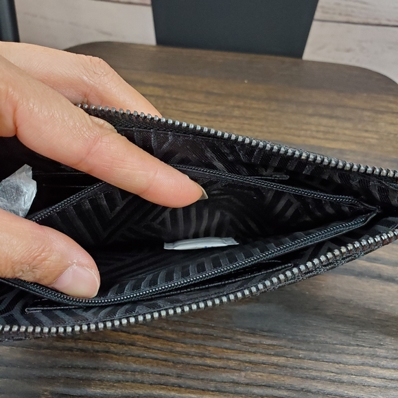 DKNY wristlet - Picture 5 of 7